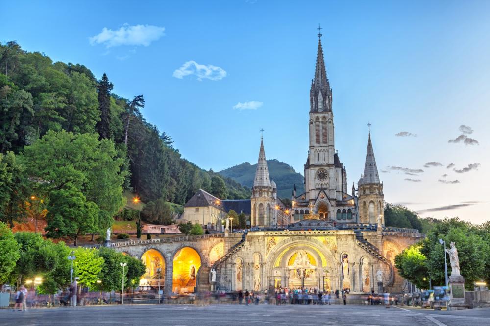 Lourdes à 19km de l'hôtel à Ibos